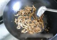 芹菜炒肉丝的做法 步骤11