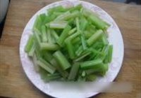 芹菜炒肉丝的做法 步骤7