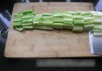 芹菜炒肉丝的做法 步骤5