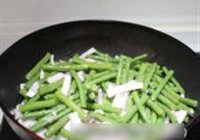 长豆角清炒杏鲍菇的做法 步骤5