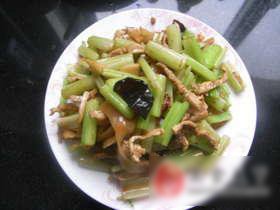 芹菜炒肉丝