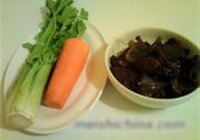 芹菜炒黑木耳的做法 步骤1
