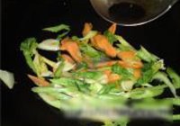 芹菜炒黑木耳的做法 步骤9