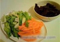 芹菜炒黑木耳的做法 步骤5