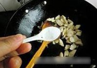 蚝油莴笋炒鸡腿菇的做法 步骤7