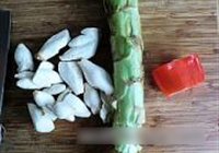 蚝油莴笋炒鸡腿菇的做法 步骤1