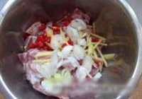 麻辣排骨的做法 步骤3