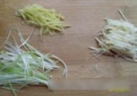 芹菜丝炒肉的做法 步骤2