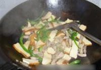 茶干青椒炒肉丝的做法 步骤11