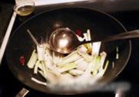 乔州大葱回锅肉的做法 步骤5