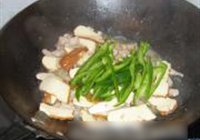 茶干青椒炒肉丝的做法 步骤9