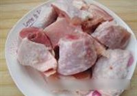 莴笋烧鸡块的做法 步骤2