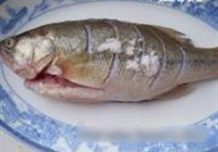 清蒸鲈鱼的做法 步骤2