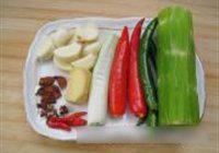 莴笋烧鸡块的做法 步骤3