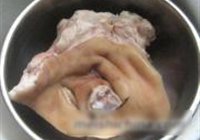 腐乳猪蹄膀的做法 步骤1