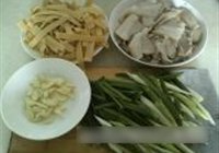 千张蒜苗回锅肉的做法 步骤1