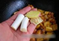 竹笋烧鸡块的做法 步骤7