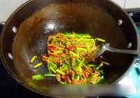 蒜苔肉丝的做法 步骤7