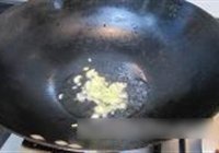 韭菜花炒笔管的做法 步骤1