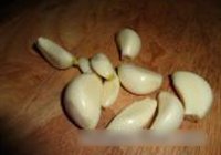 蒜肉香茹焖瑶柱的做法 步骤2