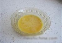 茄汁蛋卷的做法 步骤2