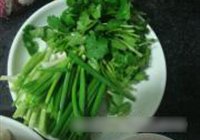 泡椒干锅鲫鱼的做法 步骤2