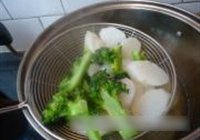 西兰花炒山药的做法 步骤7