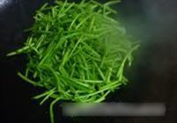 芦蒿炒臭干的做法 步骤5