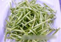 芦蒿炒臭干的做法 步骤2