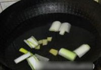 清蒸鲈鱼的做法 步骤2