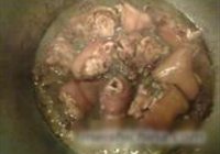 青豆焖猪手的做法 步骤4