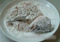 茄汁鲈鱼的做法 步骤3