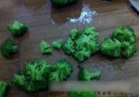 鸡胸脯拌西兰花的做法 步骤6