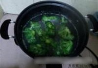 鸡胸脯拌西兰花的做法 步骤2