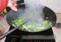 辣西芹的做法 步骤4