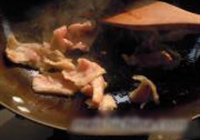 蒜苗回锅肉的做法 步骤7