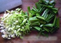 蒜苗回锅肉的做法 步骤2