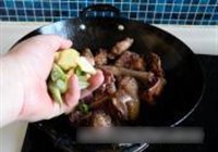 笨鸡炖虎皮鹌鹑蛋的做法 步骤8