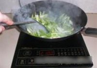 辣西芹的做法 步骤3