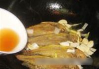 黄花鱼炖豆腐的做法 步骤6