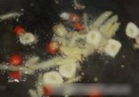 木耳炝荷兰豆的做法 步骤7