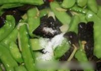 木耳炝荷兰豆的做法 步骤11