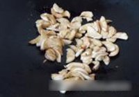 红椒炒白茄的做法 步骤3