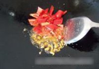 红椒炒白茄的做法 步骤6