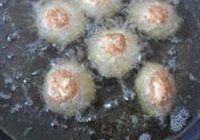 秘制狮子头的做法 步骤6