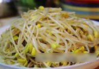 鱿鱼爆黄豆芽的做法 步骤3