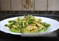 芦笋火腿炒蛋的做法 步骤6