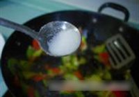西葫芦炒木耳的做法 步骤8