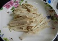 茶干胡萝卜炒韭菜的做法 步骤2