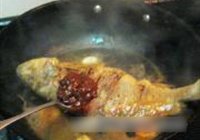 豆瓣酱烧黄鱼的做法 步骤9